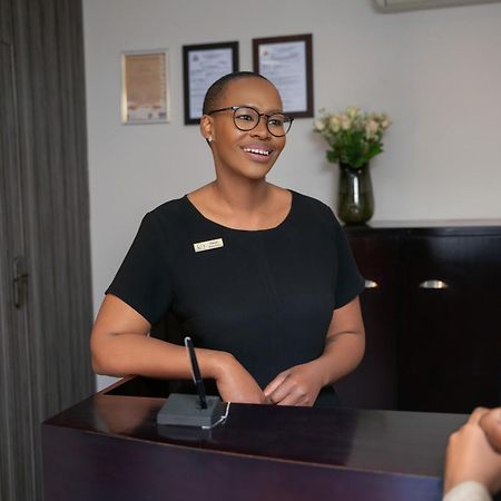 Q'S Boutique Stay Standerton Esterno foto
