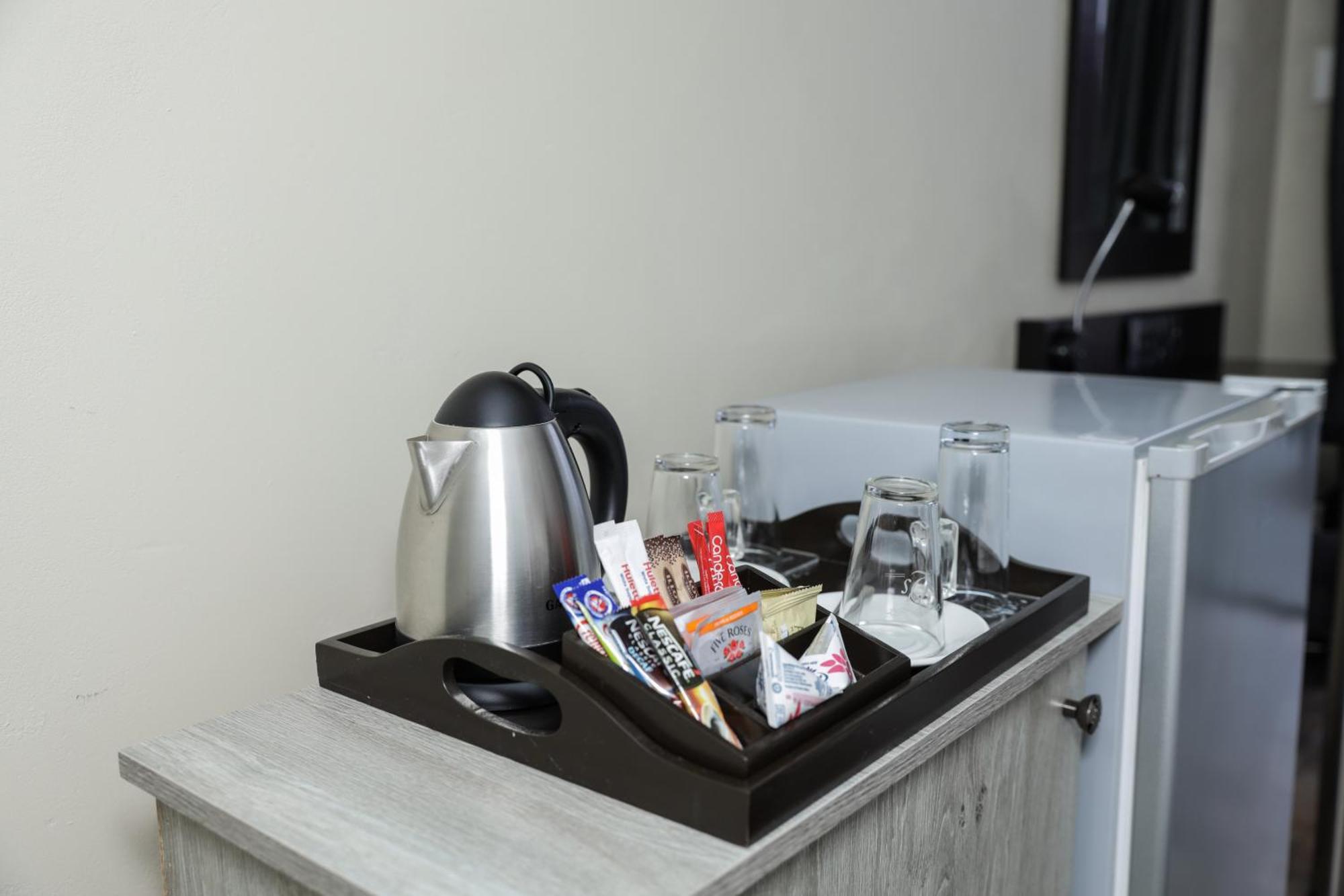 Q'S Boutique Stay Standerton Esterno foto